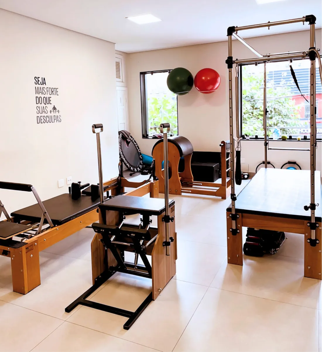 Sala maior do Studio Paulista com aparelhos de Pilates